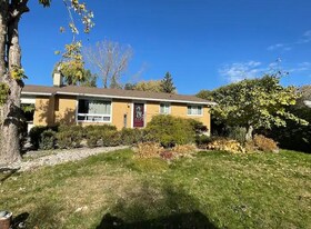 11 Khymer Crt in Ottawa, ON - Building Photo