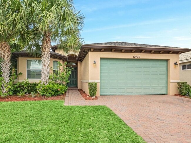 12190 SW Bennington Cir in Port St. Lucie, FL - Building Photo - Building Photo