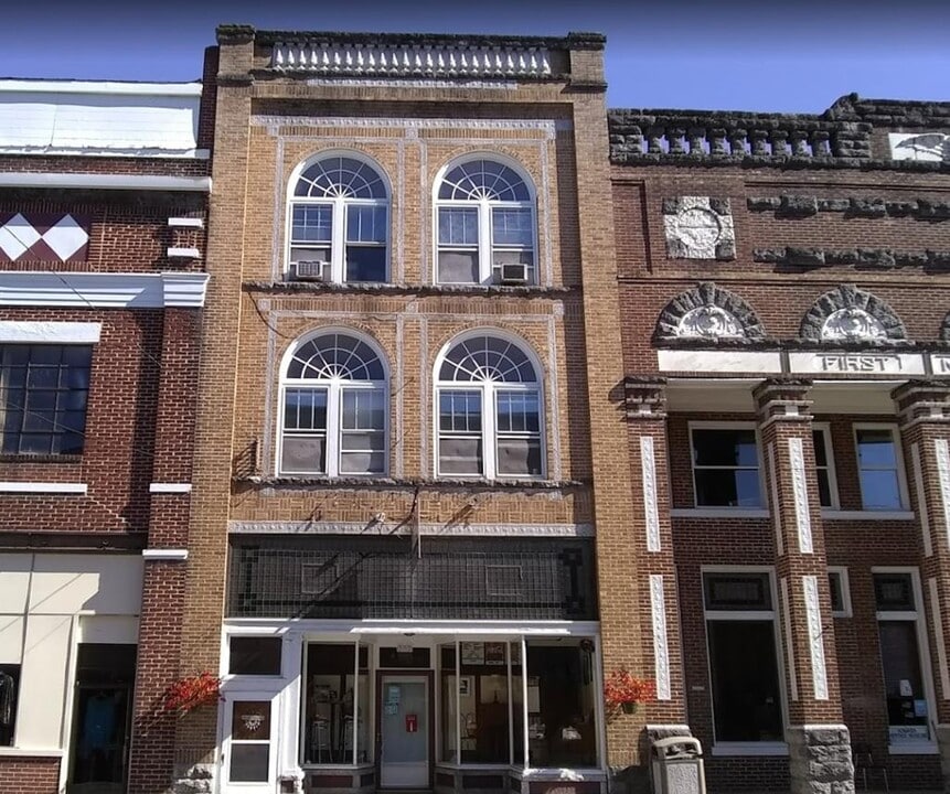 392 S Railroad Ave in Honaker, VA - Building Photo