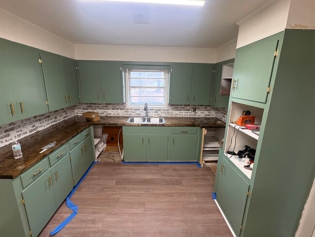 216 E Clayton St in Baldwyn, MS - Building Photo - Building Photo