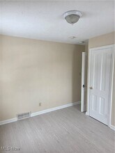 5707 Pearl Rd in Parma, OH - Building Photo - Building Photo