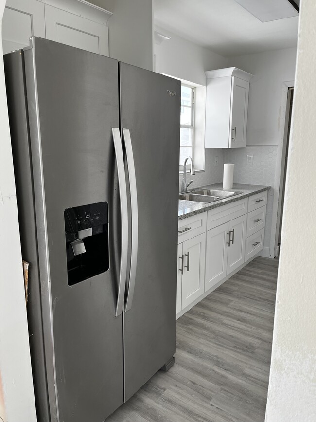 13926 SW 160th Ter in Miami, FL - Building Photo - Building Photo