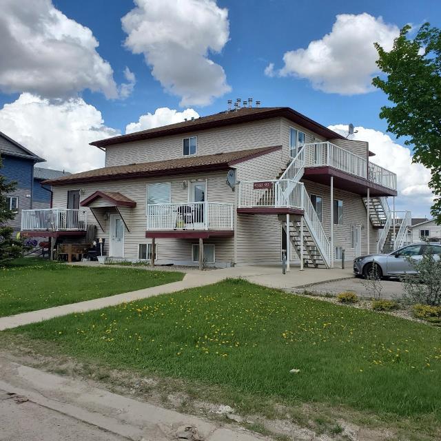 9230 93 Ave in Grande Prairie, AB - Building Photo