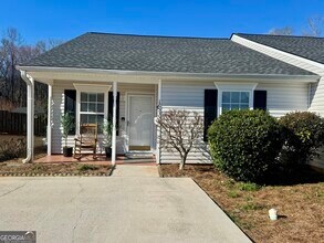 1653 Summerwoods Cir in Griffin, GA - Foto de edificio - Building Photo