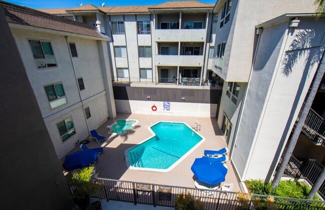 6001 Canterbury Dr, Unit #303 in Culver City, CA - Building Photo - Building Photo