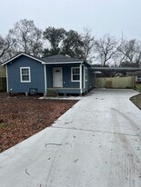 319 23rd St in Nederland, TX - Building Photo