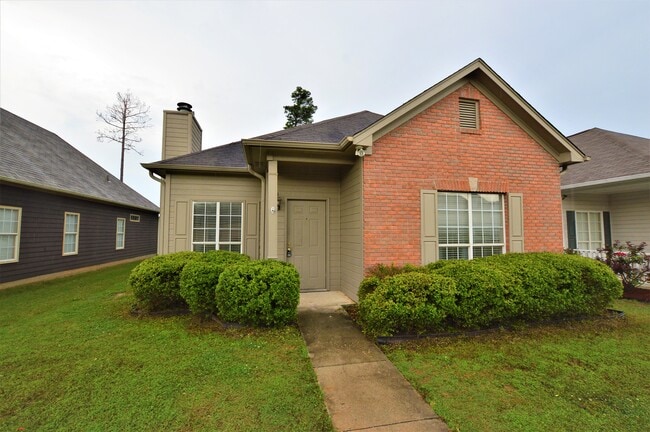 1012 McAllister Dr in Calera, AL - Building Photo - Building Photo