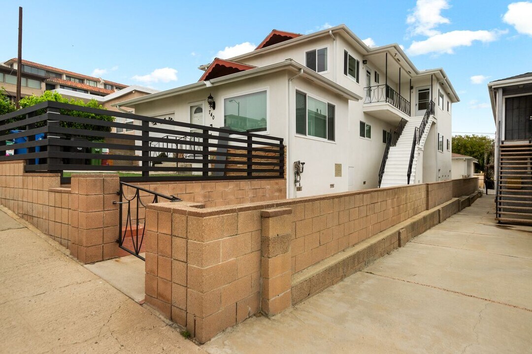 740 W 27th St in Los Angeles, CA - Building Photo
