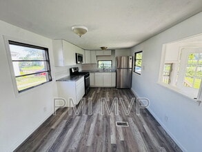 2229 Maureen Blvd N in Obetz, OH - Building Photo - Building Photo