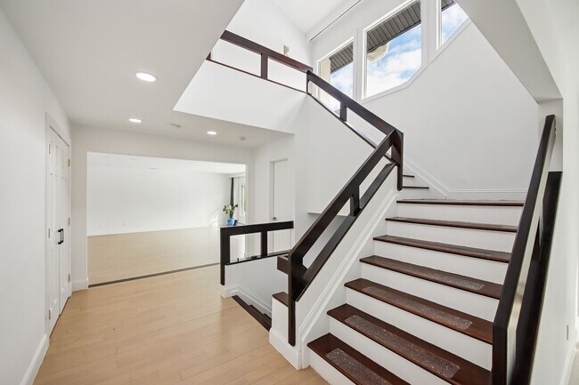 11 Hudson Terrace in Englewood Cliffs, NJ - Building Photo - Building Photo