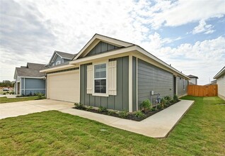 13405 Grays Peak Path in Mustang Ridge, TX - Building Photo - Building Photo