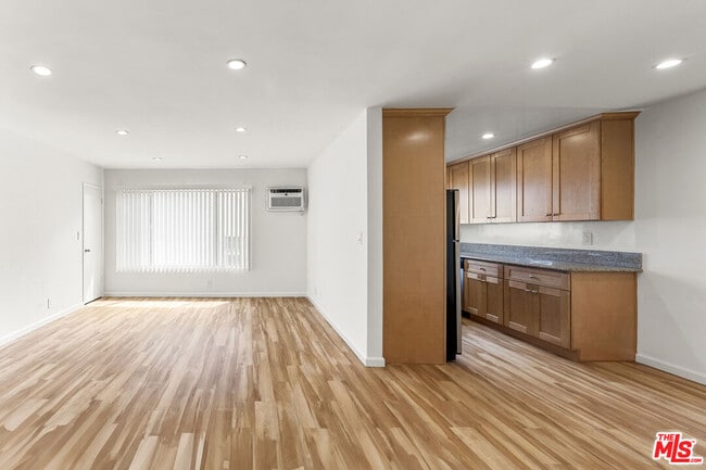 1037 N La Jolla Ave in West Hollywood, CA - Building Photo - Building Photo