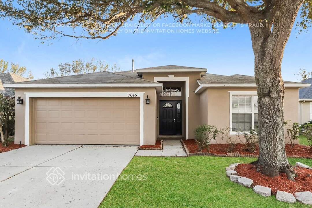 7645 Nottinghill Sky Dr in Apollo Beach, FL - Building Photo