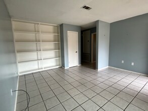 82 Easy St in Gulfport, MS - Foto de edificio - Building Photo