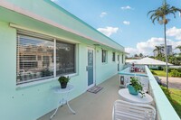 1006 Casuarina Rd in Delray Beach, FL - Foto de edificio - Building Photo