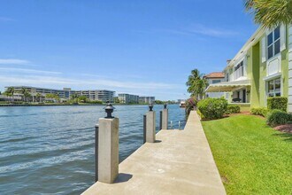 1704 Del Haven Dr in Delray Beach, FL - Building Photo - Building Photo