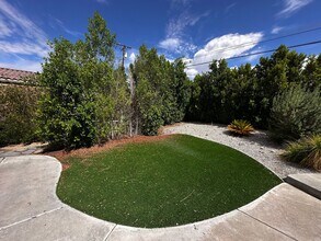 12800 Miracle Hill Rd in Desert Hot Springs, CA - Foto de edificio - Building Photo