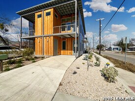 1107 S Cherry St in San Antonio, TX - Building Photo