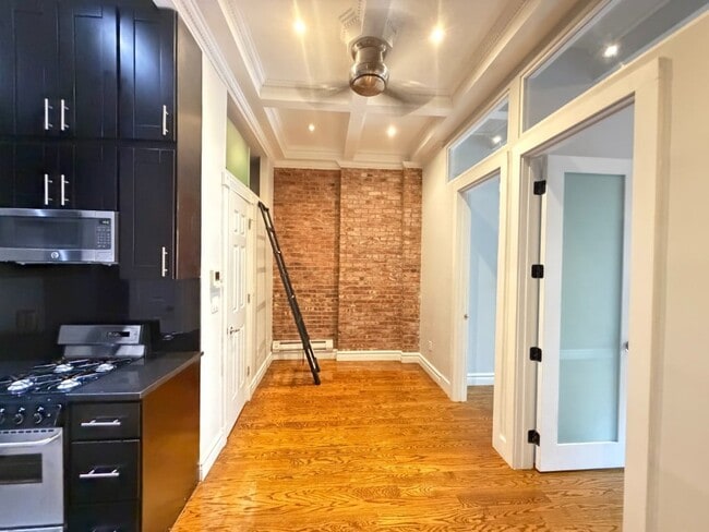 232 W 14th St