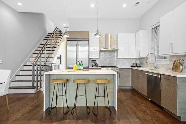 property at 1085 N Marshfield Ave
