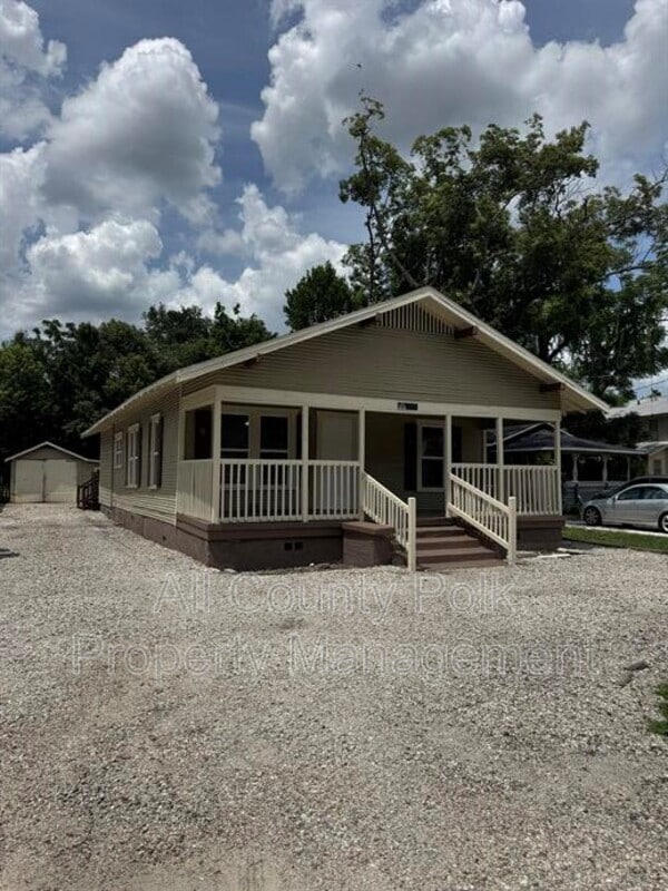 property at 215 W Park St