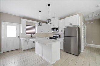 12 N Hester St in Edinburg, TX - Building Photo - Building Photo