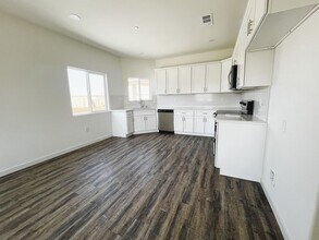 9000 Canyon St in Bakersfield, CA - Building Photo - Building Photo