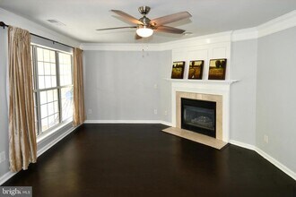 46893 Eaton Terrace in Sterling, VA - Building Photo - Building Photo