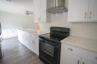 3914 Ripplebrook Dr in Houston, TX - Foto de edificio - Building Photo