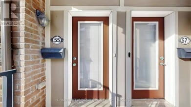 55 Burton Howard Dr in Aurora, ON - Building Photo - Building Photo