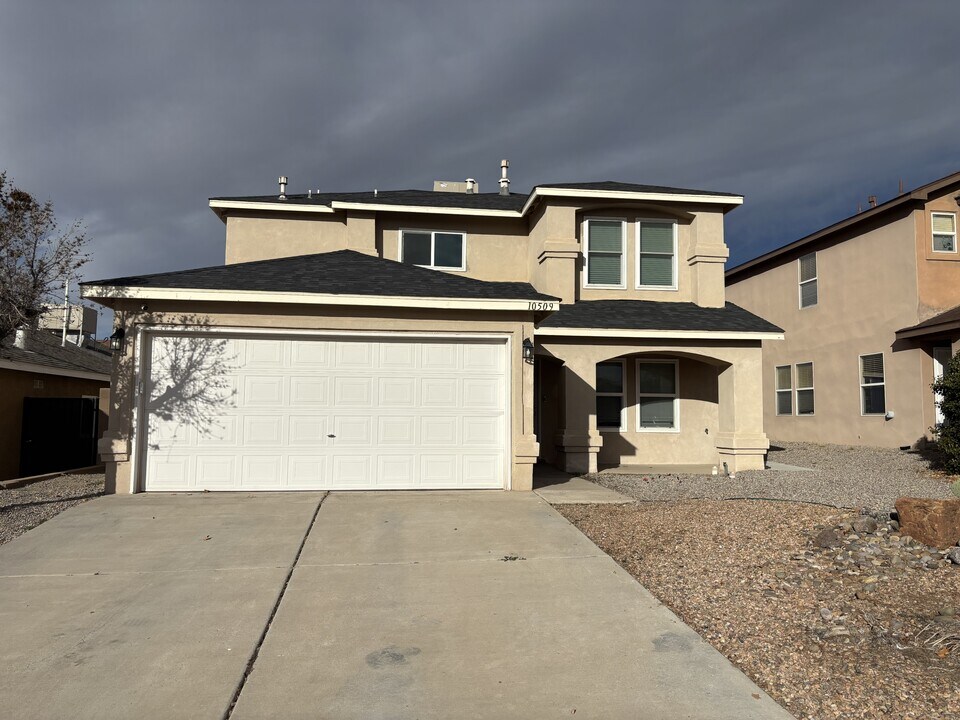 10509 Safford Pl NW in Albuquerque, NM - Building Photo