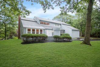 12 N Ridge Rd in East Setauket, NY - Building Photo - Building Photo