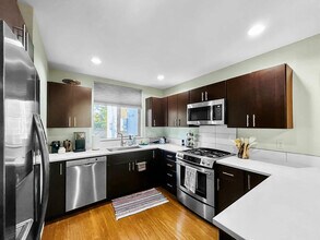 2451A 55th Ave SW in Seattle, WA - Building Photo - Building Photo