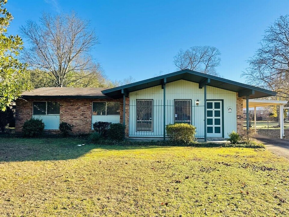 6204 Lycoming Rd in Montgomery, AL - Building Photo