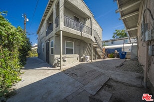 229 E 85th St in Los Angeles, CA - Building Photo