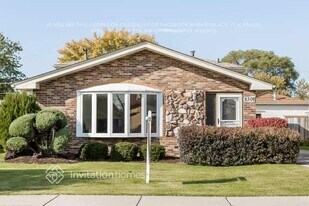 8308 S 77th Ct in Bridgeview, IL - Building Photo