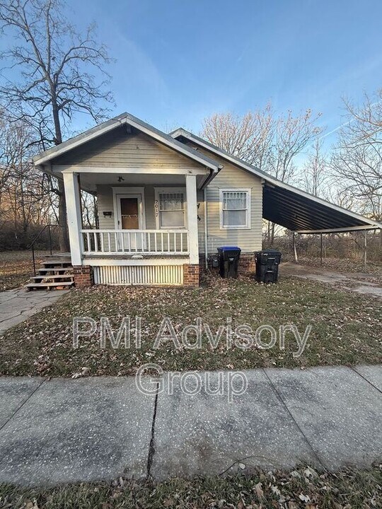 2017 SW Van Buren St in Topeka, KS - Building Photo