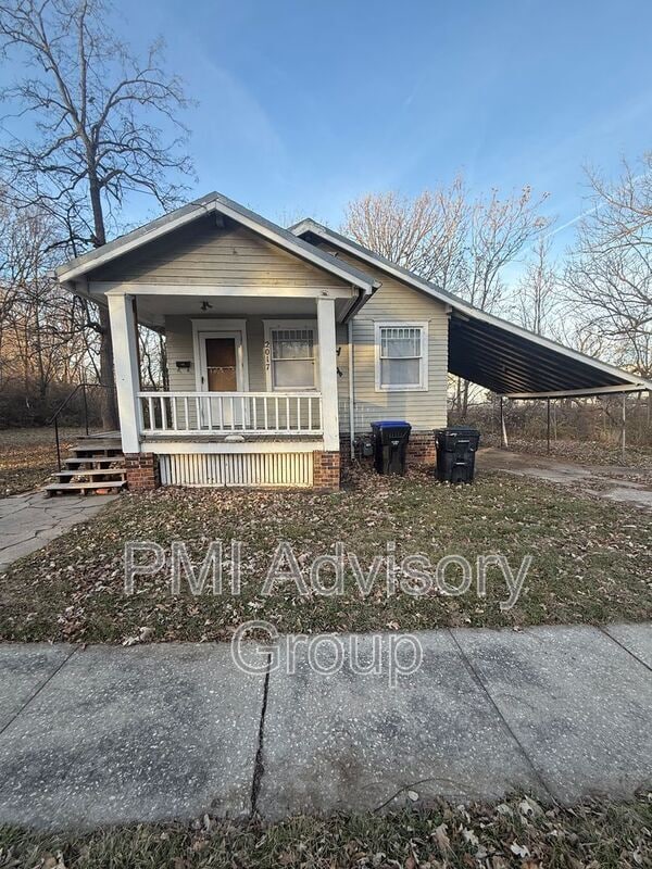 property at 2017 SW Van Buren St