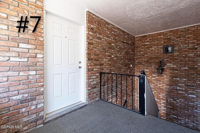 333 Eubank Ct in El Paso, TX - Building Photo - Building Photo