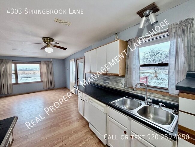4303 Springbrook Ln in Omro, WI - Building Photo - Building Photo