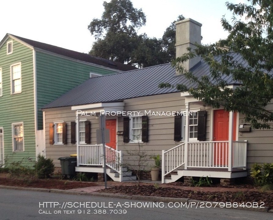 557 E Harris St in Savannah, GA - Building Photo