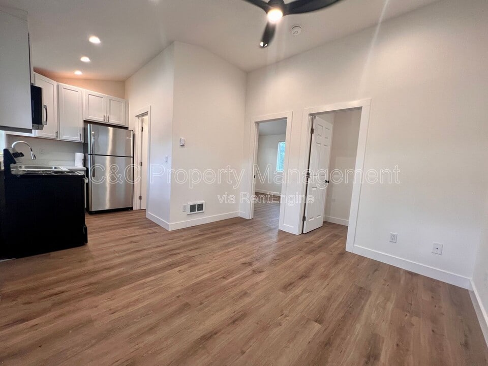 1381 Circle Ave in Seaside, CA - Building Photo