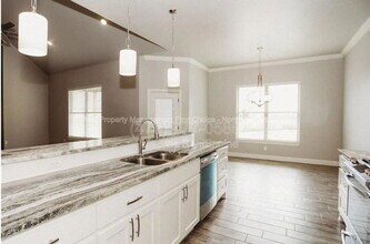 1411 Sweetbriar Way in Centerton, AR - Foto de edificio - Building Photo