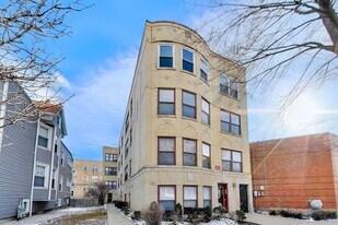 4017 N Troy St, Unit 2W in Chicago, IL - Building Photo