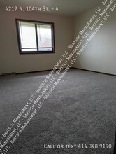 4217 N 104th St in Milwaukee, WI - Building Photo - Building Photo