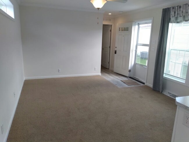 102 W Fowler Dr in Winchester, VA - Building Photo - Building Photo