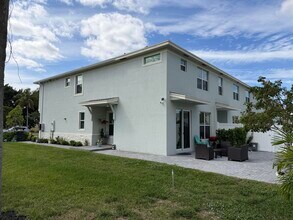 4416 Hammock Grove Dr in Greenacres, FL - Foto de edificio - Building Photo
