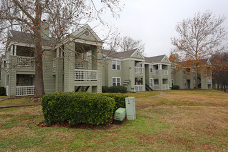 Crystal Creek Apartments in Round Rock, TX - Foto de edificio - Building Photo