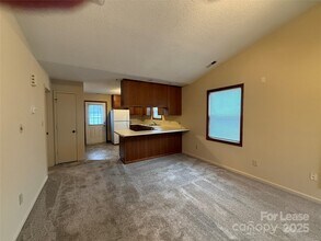 131 Pine Meadow Ln in Mooresville, NC - Building Photo - Building Photo