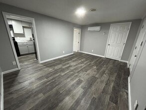 833 E 21st Ave in North Kansas City, MO - Building Photo - Building Photo